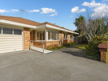 Spacious, Sunny & Superbly Located