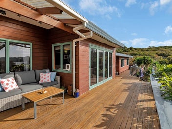 Family Living in Parua Bay