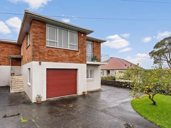 Multiple Options: 1211m2 - THAB