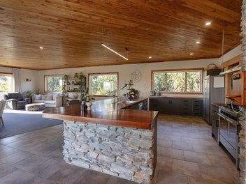 LIFESTYLE RETREAT ON RESERVOIR