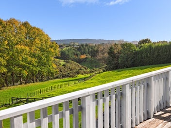 Lifestyle Living Near Town with Expansive Garaging