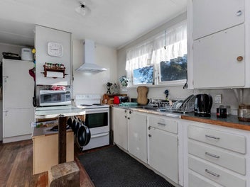 RENOVATION REQUIRED-HUGE VALUE ADD POTENTIAL HERE