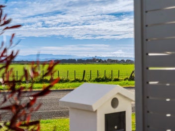 Forget the Wait – Contemporary Home Ready Now