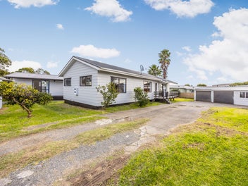 Renovated 3 bedrooms + Sleepout
