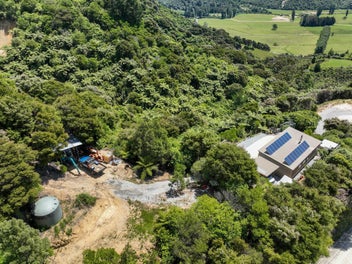 Off grid slice of Golden Bay paradise