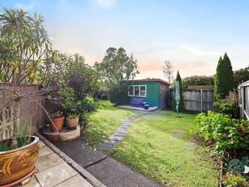 Sunlit Rooms in 1960s Masonry Home