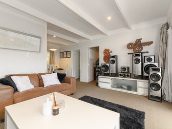 MOTIVATED, VACANT & MUST BE SOLD!!