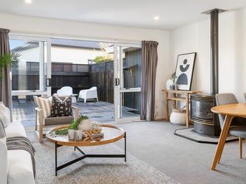 TIDY THREE BEDROOM BURWOOD TOWNHOUSE!