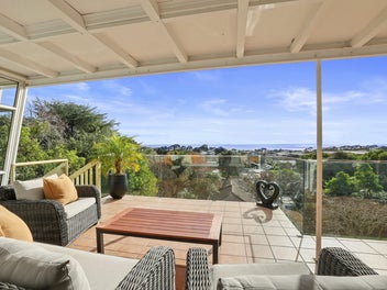 Family Home - Panoramic City and Sea Views