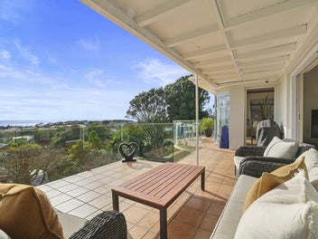 Family Home - Panoramic City and Sea Views