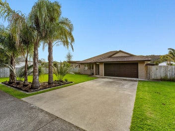 Pakiri Village Spacious Home near the Coast