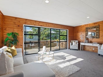 Cedar Home – Walk to Long Bay Beach