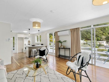 Renovated. Setting Sun Views. Great Neighbourhood.