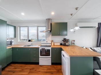 Great first home or investment!
