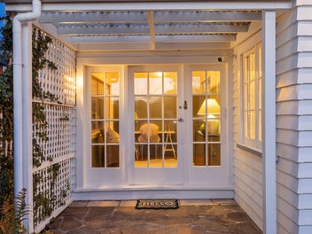 This one's got the wow factor, honey!
