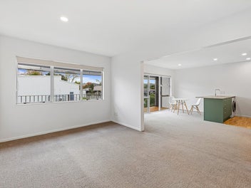Versatile Commercial / Residential Unit