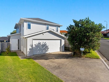 Charming weatherboard family home with water views