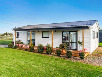 DUAL LIVING - VALUE PACKED!