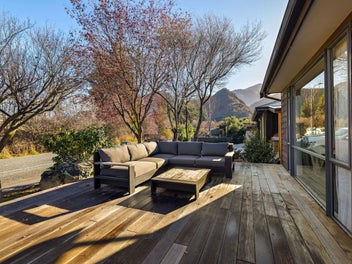 Enjoy the relaxed Arrowtown lifestyle