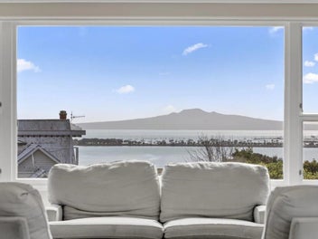 North-facing, sea views and RC approved