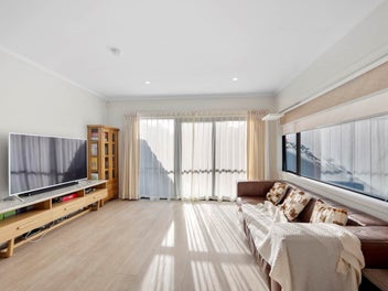 Hobsonville Perfection Awaits at Nine