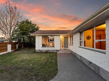 Family Home in Prime Location!