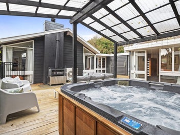 Modern, Sleek, Moerangi Chic!