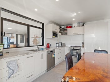 Modern Coastal Living - Walk to Tokerau Beach