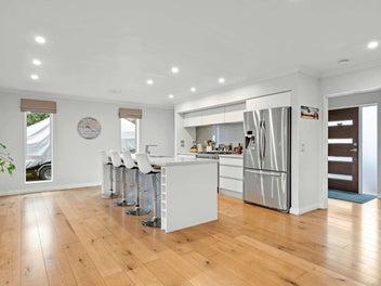 Stylish Family Living in Prime Stoke Location!