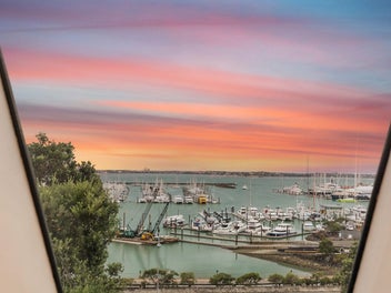 Sky-High Living with Harbour Views