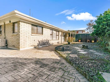 Central – Easy Care – Brick & Tile!