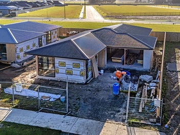 1 House 2 Many