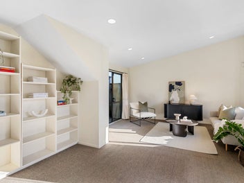 Freestanding & Fabulous in a Prime Location