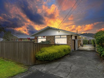 4 Bedrooms, 2 Living areas, Fully Fenced Home