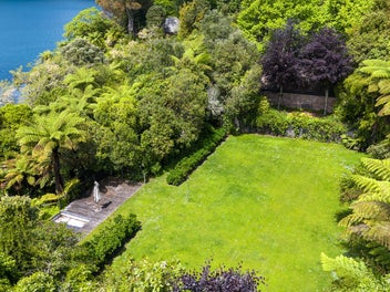 Waterfront Paradise, 2 Stunning Lakeside Sections