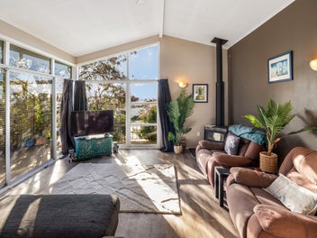 Opportunity knocks in this family-friendly pocket!
