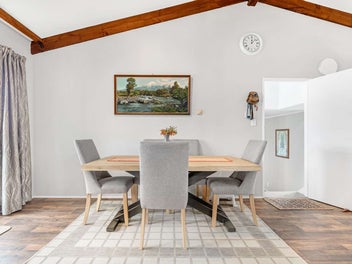 Endless Appeal in Sought-After Lynmore!