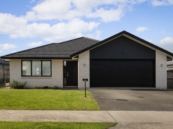Smart Design, Ideal Location!