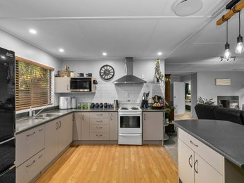 Spacious Family Home with Outdoor Entertaining!