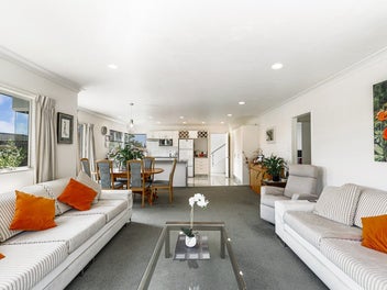 Spacious 3-Bed, 2 Living + Study!