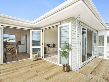 Renovated, Radiant & Ready to go!