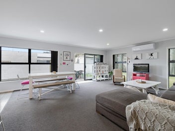 Otumoetai Gold – Two Homes, One Prime Location