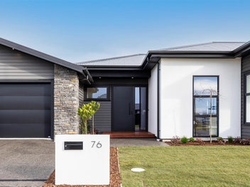 Luxury Living Elevated – 3-Car Garaging