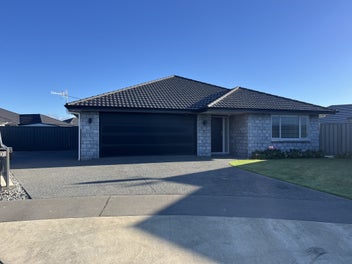 4-Bedroom Home in Parklands Cul-de-Sac