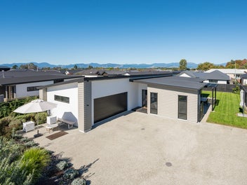 Luxury Coastal Living in the Heart of Mapua