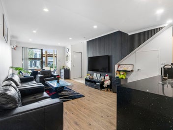 Spacious, Stylish & Superbly Located!