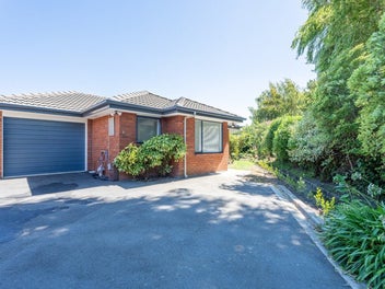 Lovely Over 60's Unit in Serene Setting