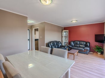 Free Standing Gem next to the Reserve in Remuera