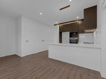 Freehold Gem - A Must See!