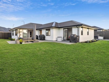 Stunning, As-New Family Home on a Generous Section